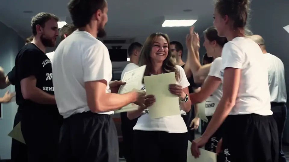 Trening Wing Tsun: praca w parach, szermierka i zajęcia grupowe stowarzyszenia